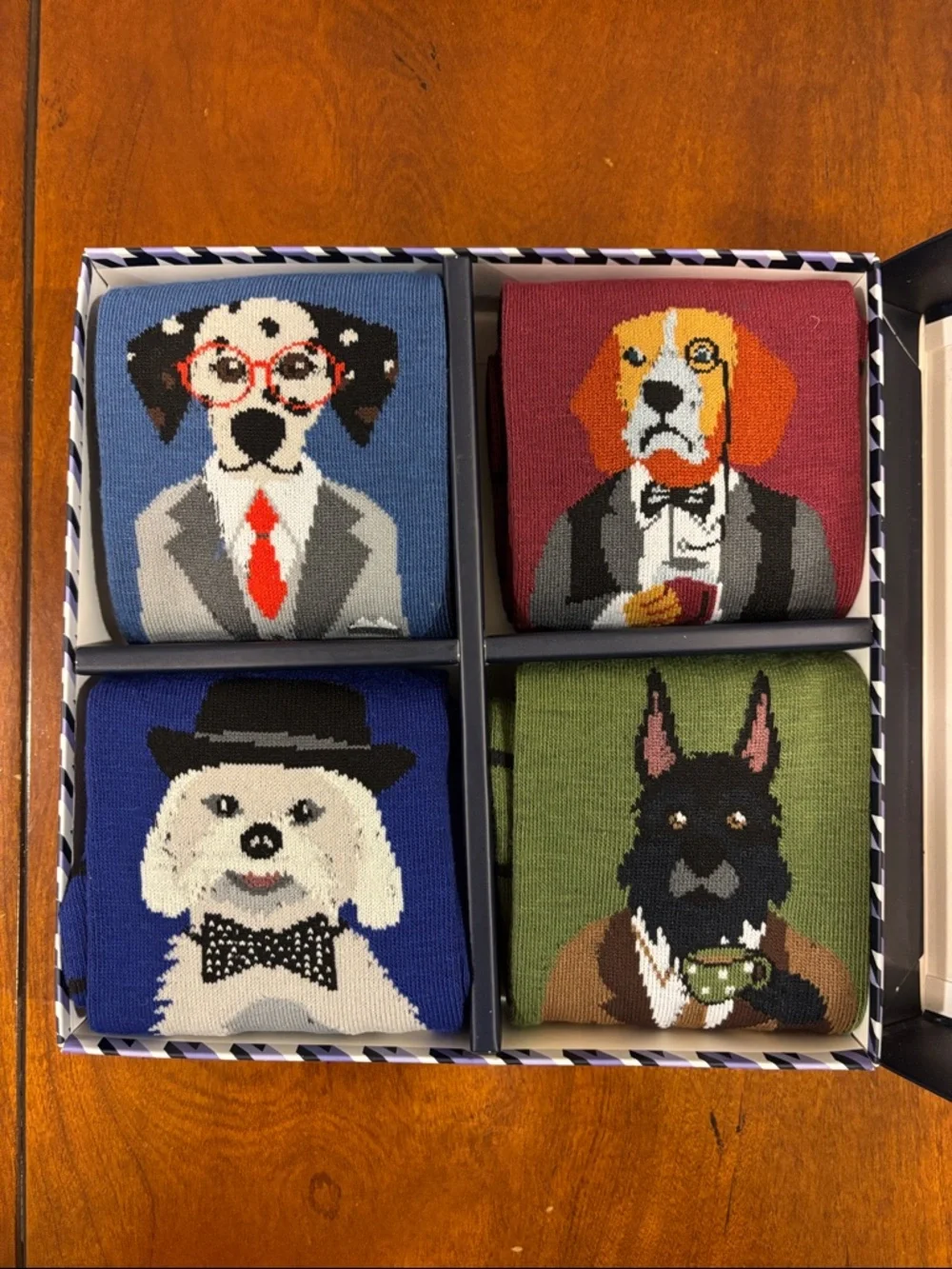 Men's 4-Pack dog & rose Novelty Socks - New in Box. Sz 8-12‎